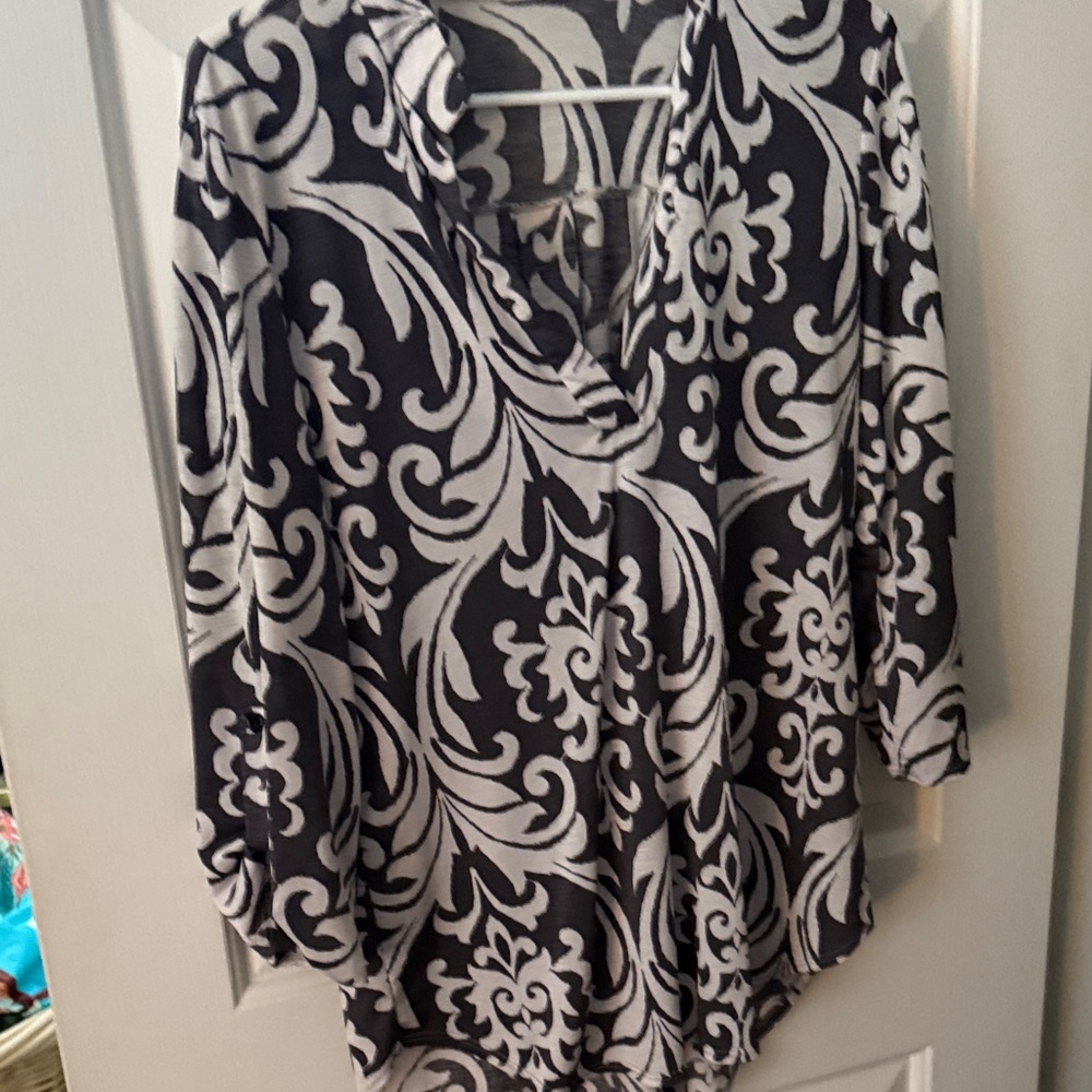 Black and White Patterned Women's Top